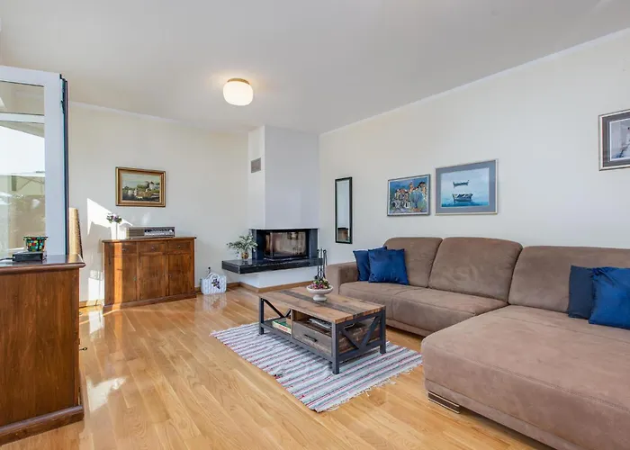 3 Bedroom Stunning In Dom wakacyjny Malinska