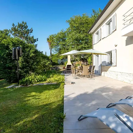 3 Bedroom Stunning In *